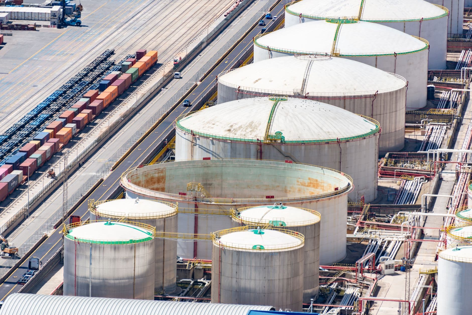 Global oil supply crunch leads to surge in Exxon, Chevron earnings