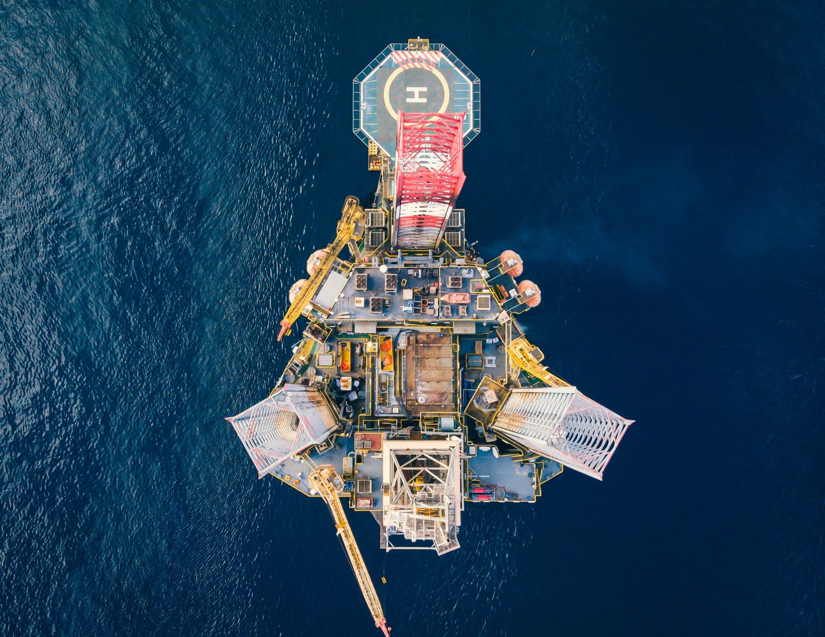 Arabian Drilling signs $800 million land rig deal with SLB Middle East and expands offshore operations across GCC region