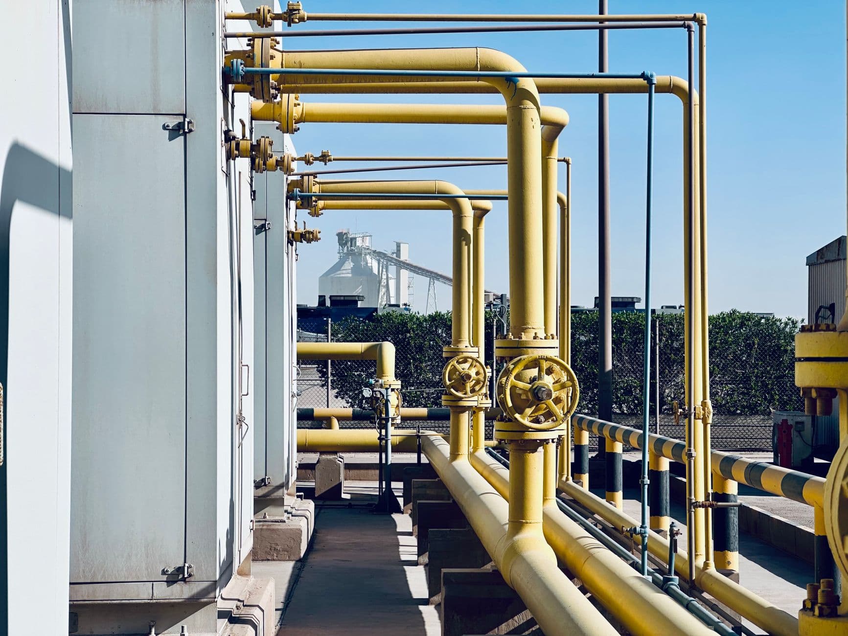 Oil Prices Slide as Saudi Arabia Reroutes Crude via Oman