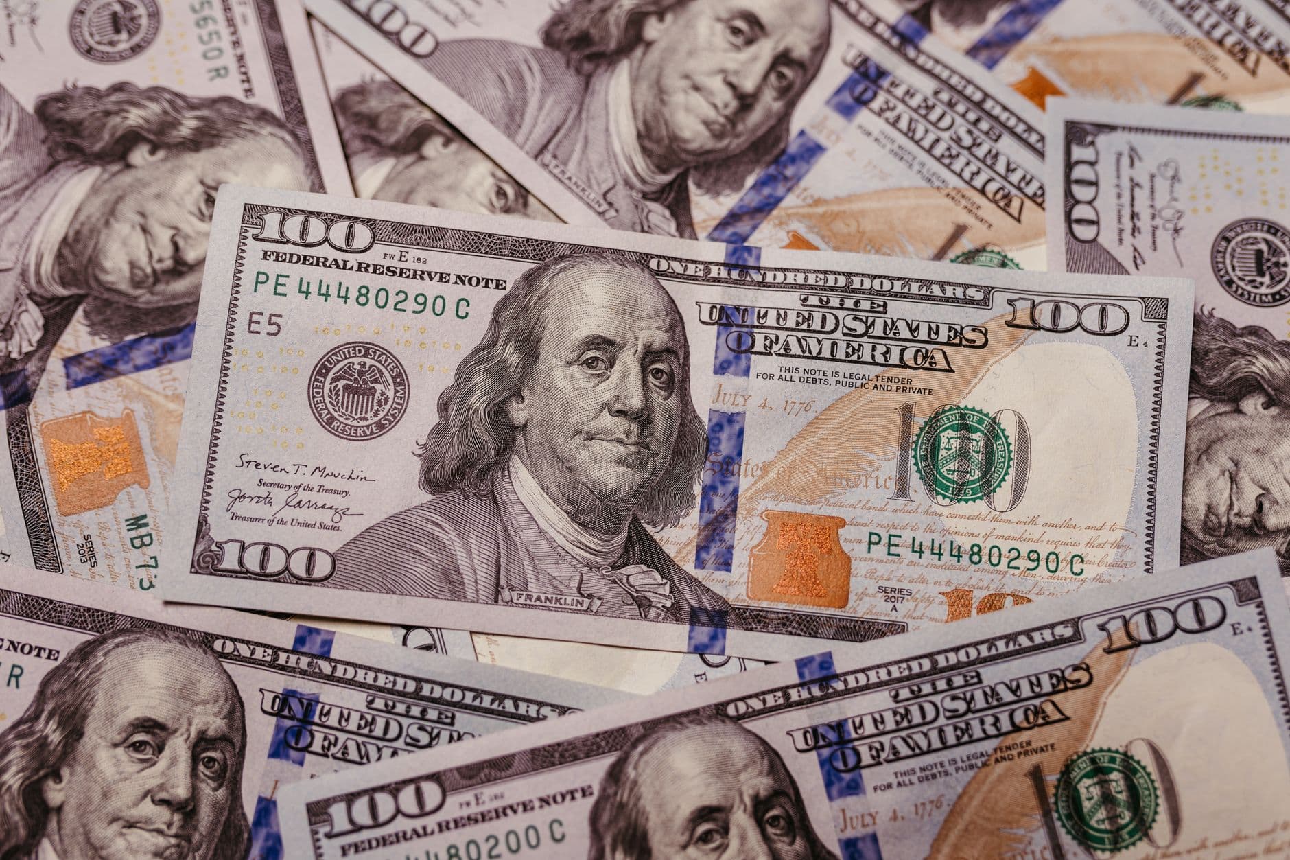 SoftBank in Talks for $100 Billion AI Investment from Gulf Sovereigns