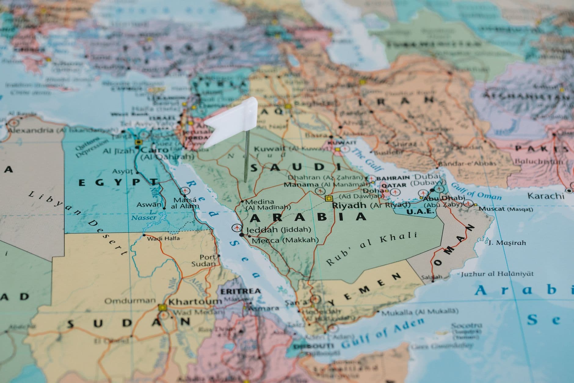 عقدٌ من استثمار الإمارات في مصر يتحوّل إلى تحوّط ضدّ هرمز فيما تُقلّص الحرب اقتصاد دبي