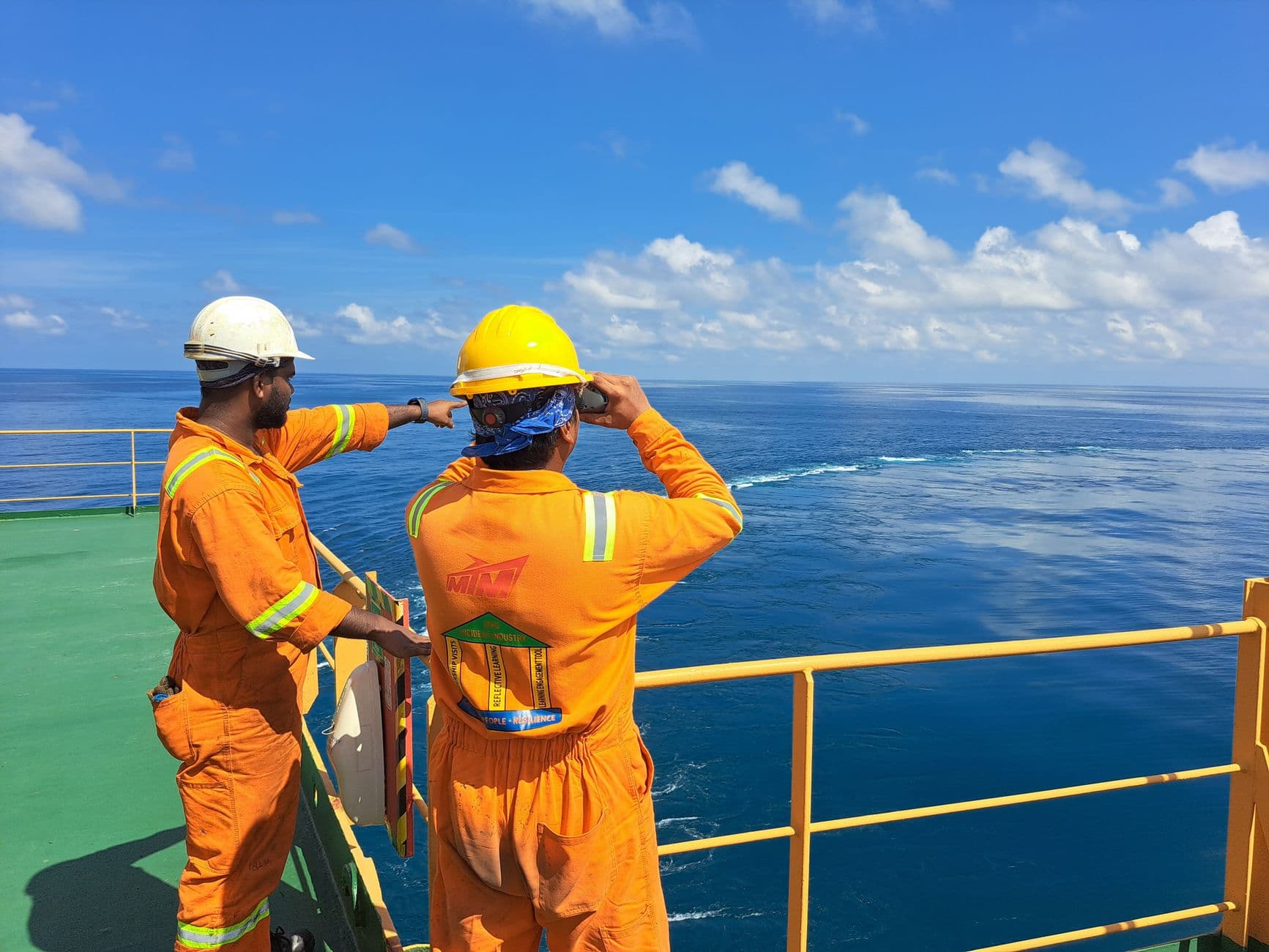 Gulf oil threatened anew as Houthis reach key island and pipeline is shut down