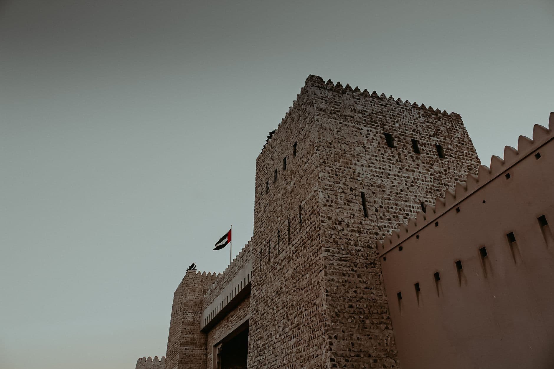 زيارة ماكرون للإمارات تعزّز الروابط الدفاعية والاقتصادية والتقنية