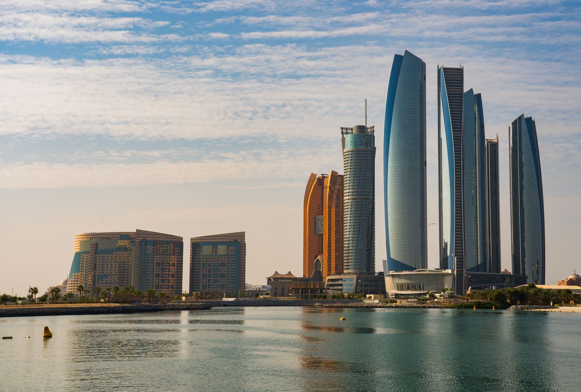 فيتش تثبّت تصنيف أبوظبي عند 'AA' بنظرة مستقبلية مستقرة بفضل وسائد مالية قوية